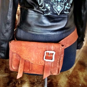 Leder Fanny Pack-Granada| Crossbody Unisex Ledertasche| Konzert Hüfttasche| Wanderhase Pack| Umhängetasche für Männer und Frauen