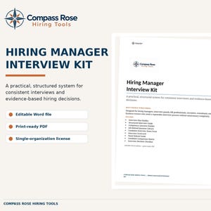 Könnte beinhalten: Ein Hiring Manager Interview Kit Dokumentenset von Compass Rose Hiring Tools. Die weißen Seiten enthalten dunkelblauen Text, ein Kompass-Logo und eine Inhaltsliste mit einem Interview-Planer, einer Bewertungsmatrix und Checklisten.