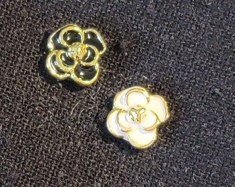 Magnetic Flower Brooch for 1/6 scale dolls. For Fashion Royalty, Poppy Parker, NUFace, East 59th (white or black) Doll Accessories Jewelry