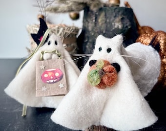 Needle Felted Cat Ghost Figurines: Handmade Halloween Decor
