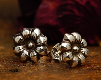 Fine silver flower post earrings