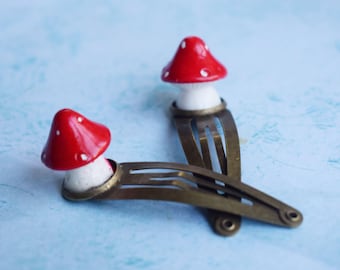 Rote Fliegenpilz Haarspangen: Resin Pilz Goblinkern Snap Clips