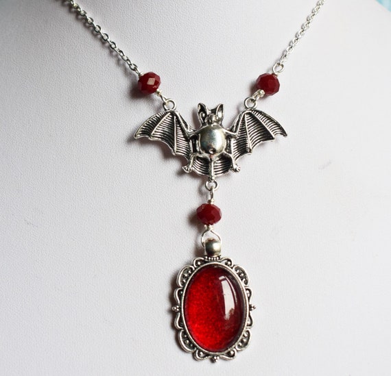 Collier Gothique Chauve-souris Vampire - Pendentif Camée Rouge - Bijou Accessoire Halloween & Cosplay