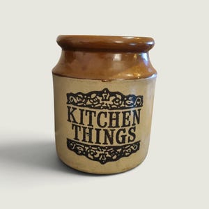 ヴィンテージ モイラ ポタリー イギリス製ストーンウェア クロック、キッチン用品収納ジャー、素朴なカントリーキッチン用品ホルダー、ミッドセンチュリー陶器