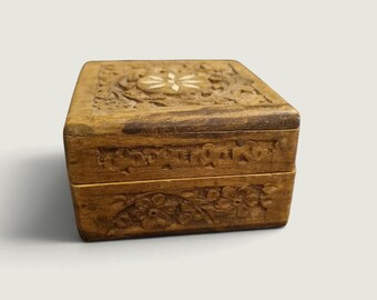 Handgeschnitzte Vintage-Schmuckschatulle aus Holz | Erinnerungsbox mit Intarsien