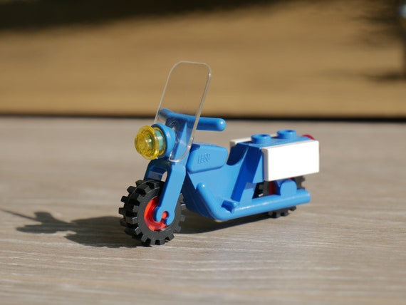 Lego blue motorcycle hotsell