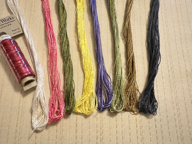 Flower BarnTulipes dansantes-Point mystère le long-Bloc 7kit d'appliques en laine Thread pack (9)