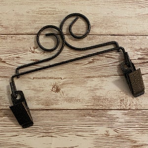 QUILT HANGER -- 5in double scroll clip holder --  With Clips --  black -- perfect for the small quilt projects!