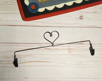 QUILT HANGER -- 12in heart clip holder --  With Clips --  black -- perfect for the small quilt projects!