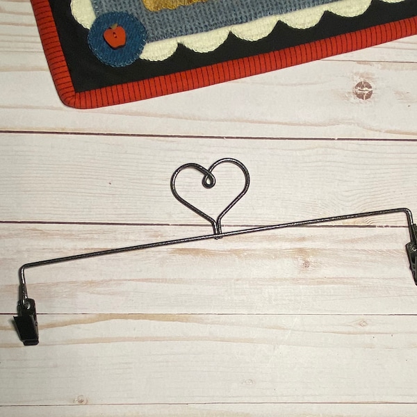 QUILT HANGER -- 12in heart clip holder --  With Clips --  black -- perfect for the small quilt projects!