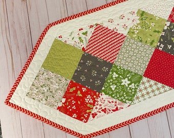 Holliberry table runner -- PDF instant download pattern