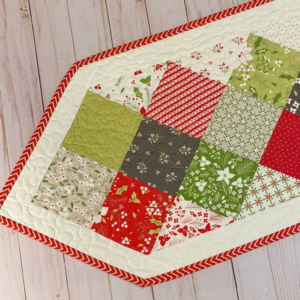 Holliberry table runner -- PDF instant download pattern