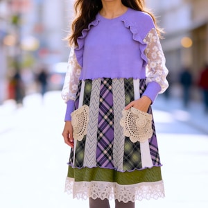 Vestido plus size de malha com renda, mangas florais em tule, túnica patchwork reciclada, estilo vintage Mori Kei.