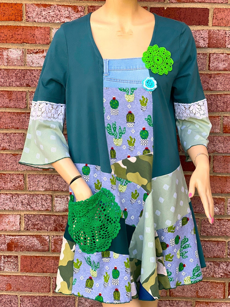 M / L Cactus Tunika Kleid Baumwolle Upcycled Patchwork, Boho funky Tshirt Patchwork Kleid, Einzigartige Kleidung für Frauen Bild 7