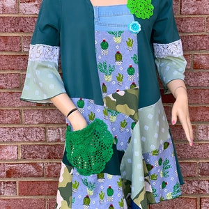 M / L Cactus Tunika Kleid Baumwolle Upcycled Patchwork, Boho funky Tshirt Patchwork Kleid, Einzigartige Kleidung für Frauen Bild 5