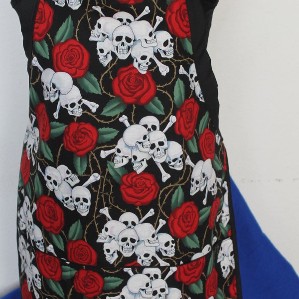 Apron - 2 in 1 reversable Skulls and Roses