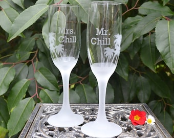 Champagne Glasses, Mr. and Mrs. Champagne Glasses, Beach Wedding Glasses, Custom Champagne Flute, Champagne Glass, Wine Glass, Beach Wedding