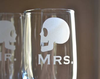 Champagne Glasses, Mr. and Mrs. Champagne Glasses, Mr. Mrs. Wedding Glasses, Skull Champagne Flute, Champagne Glass, Wine Glass, Wedding