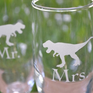 Champagne Glasses, Mr. and Mrs. Champagne Glasses, Mr. Mrs. Wedding Glasses, Dinosaur Champagne Flute, Champagne Glass,Glass, Wedding, T Rex
