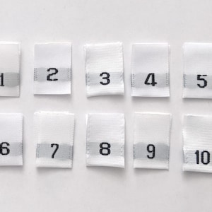 250個入り混合ロット ホワイト織り縫製衣類ラベルサイズタグ - 1、2、3、4、5、6、7、8、9、10 (各25個)