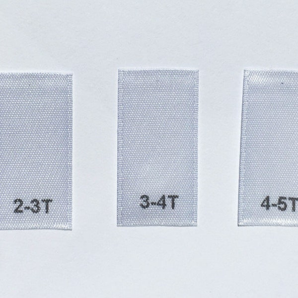 Lot mixte de 100 pcs Blanc Satin Imprimé Étiquette de vêtements Taille Étiquettes - 2T / 3T, 3T / 4T, 4T / 5T - 33 pcs chaque taille