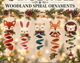Könnte beinhalten: Ein 5-in-1-Set mit Häkelanleitungen für spiralförmige Waldtier-Ornamente, darunter ein Fuchs, ein Hase, eine Eule, ein Eichhörnchen und ein Igel. Jedes Tier hat einen spiralförmigen Körper und festliche Details. Der Text lautet 5 IN 1 BUNDLE WOODLAND SPIRAL ORNAMENTS CROCHET PATTERNS.