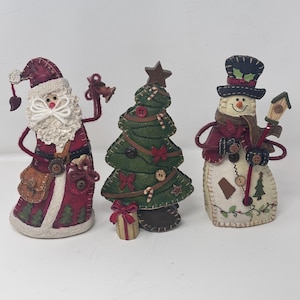 Vintage-Weihnachtsfiguren-Set aus handgefertigten Kunstharzfiguren: Weihnachtsmann, Baum, Schneemann (2004)