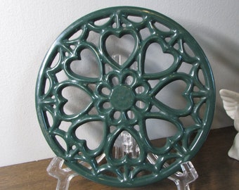 Green Enameled Round Trivet - Potted Plant Stand - Teapot Trivet - Dark Green Coated Iron - Hearts Pattern - Home Decor