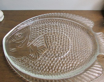 Fish Plate - Clear Glass - 8" Unique Dish / Platter - Charcuterie / Crudites Serving Tray - Decorative Snack Plate - Kitchen Home Decor,