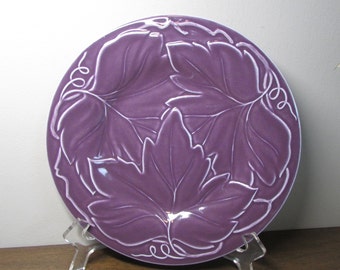 Assiette à buffet/dessert motif merlot Pfaltzgraff 23 cm - jolie céramique violette accrocheuse - Fabriqué aux États-Unis - présentoir pour assiettes - décoration de maison à la ferme