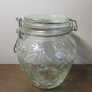Round Glass Jar Locking Lid Bale with Gasket Fruit Motif Surround Kitchen Counter Decorative Storage Decanter Pantry Home Decor