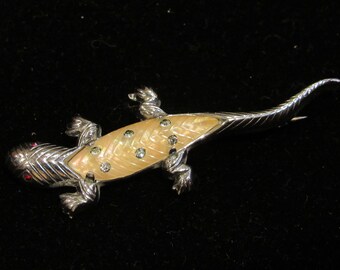 Art Deco carved Apple Juice Bakelite Lizard silver tone brooch pin ruby color eyes vintage