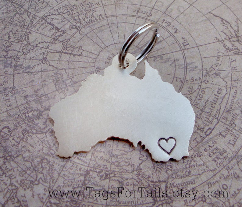 Australia Country Key Chain with GPS Coordinates and hearts or Stars Handmade customized imagen 3