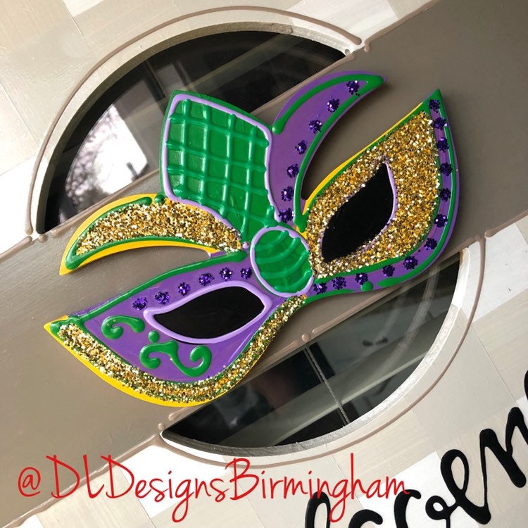 Mardi gras mask attachment for wreath door hanger