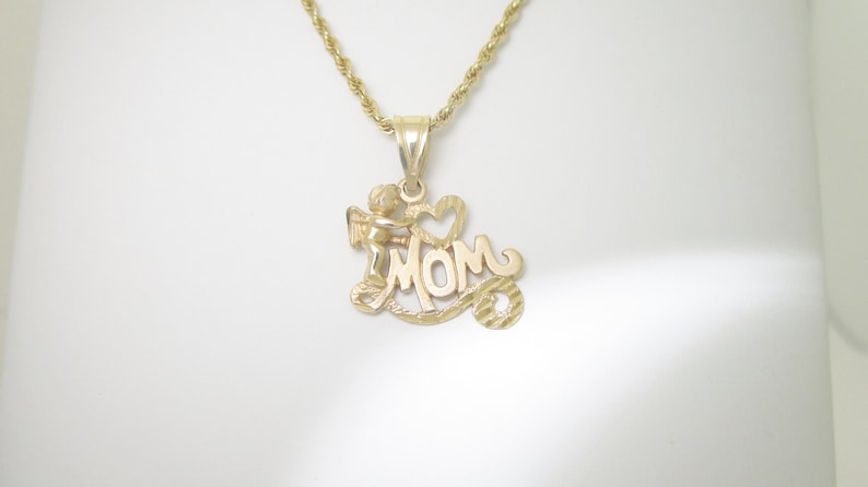 mom pendant gold