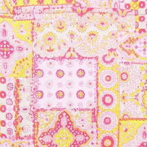 Indian Floral Geometric Fabric Pink und Gelb und Grau, Marokko, Boho, Hippie Fabric, Polyester-Mischung, Mode und Bekleidung, Home Decor