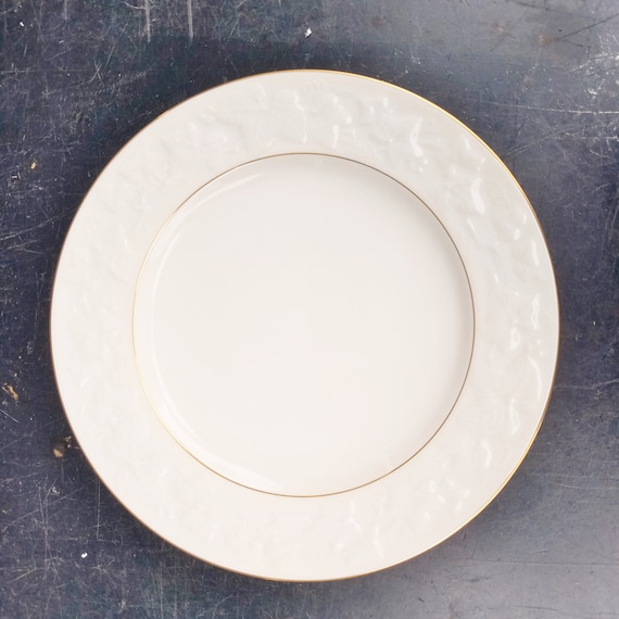 Noritake Ivory China, Vintage Dinner Plate Halls of Ivy by