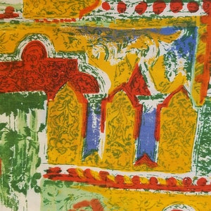 Pu&ograve; includere: Un motivo astratto colorato con tonalit&agrave; di verde, giallo, rosso e blu. Il motivo presenta un disegno ripetitivo di archi e motivi floreali.