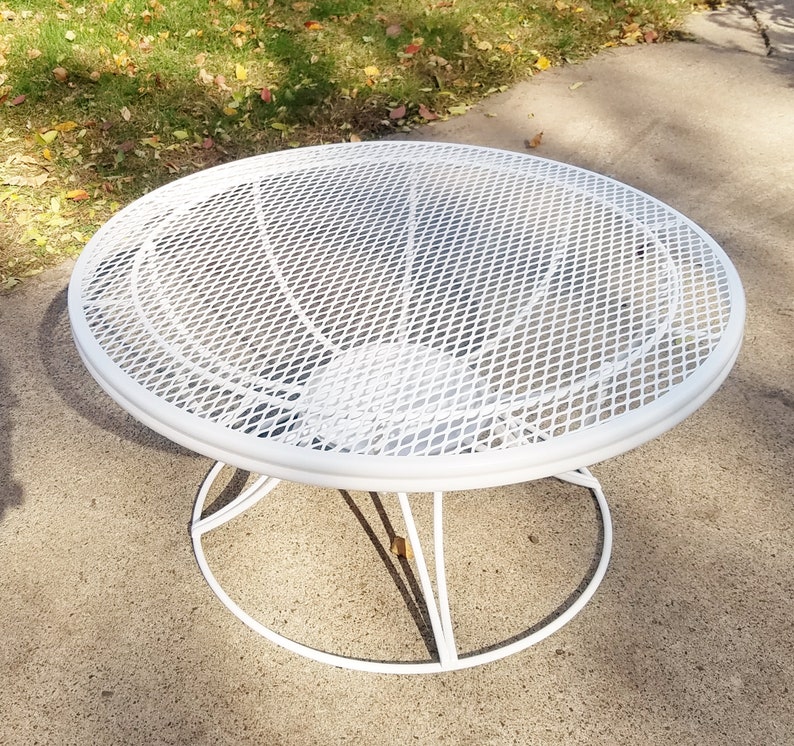 60 S Homecrest Wire Table Eames Era Round Coffee Metal White Palm Springs Cool Vintage Mid Century Modern Patio Furniture - Vintage Wire Patio Furniture 60 S Homecrest Wire Table Eames Era Round Coffee Metal White Palm Springs Cool Vintage Mid Century Modern Patio Furniture - Vintage Wire Patio Furniture