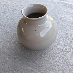 Vaso globular/esférico vintage da Poole Pottery – Cinza pomba – Fabricado na Inglaterra