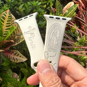Correa de silicona para Apple Watch con cruz de la Virgen María y nombre personalizado grabado para todas las series de 38 mm, 40 mm, 42 mm, 44 mm, 41 mm, 45 mm y 49 mm