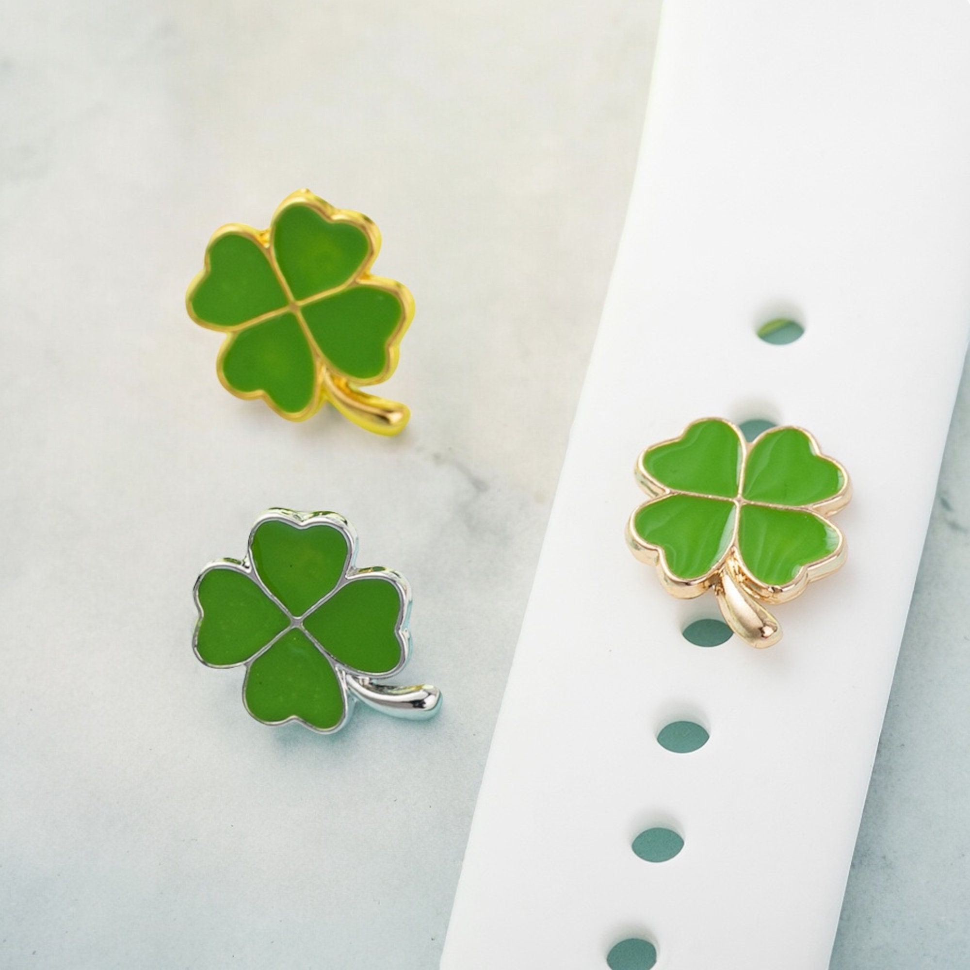 ラッキークローバー Apple Watch バンドチャーム：グリーンリーフ Samsung / Fitbit Watch スタッドジュエリー -  Etsy 日本