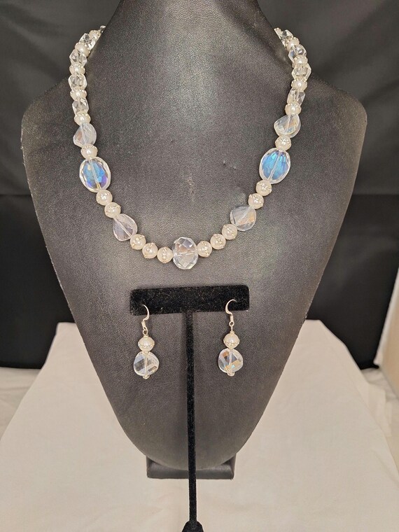 Set De 2 Bijoux : Collier Perles Imitation Et Boucles D'oreilles Strass - Marque Parisienne, Neuf Sans Emballage