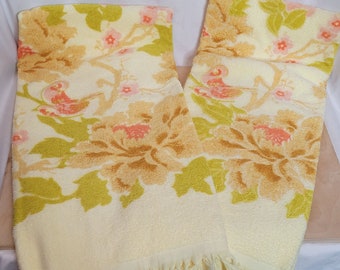 Vintage Bath Towels Yellow Green Floral Fringe Edges JP Stevens Tastemaker 40 x 22.5