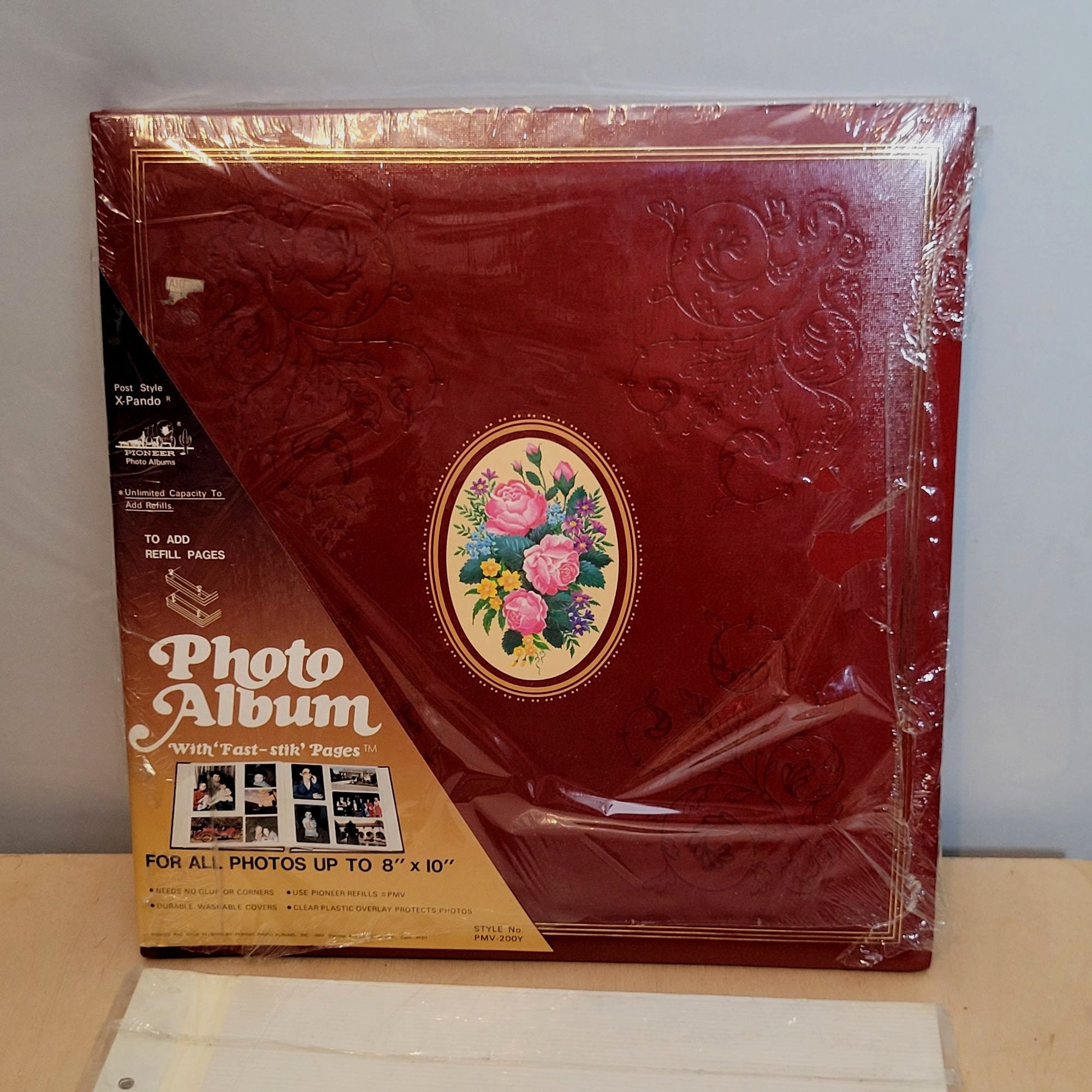 Pioneer Albums 12x12 3-Ring Binder w/ Metal Corner Red plus 10 Sheets  Refills