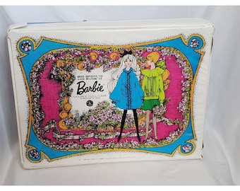 Vintage 1968 World Of Barbie Double Doll Case No Handle Has Some Creasing And Marks Inside  17 X 13  X 3.54