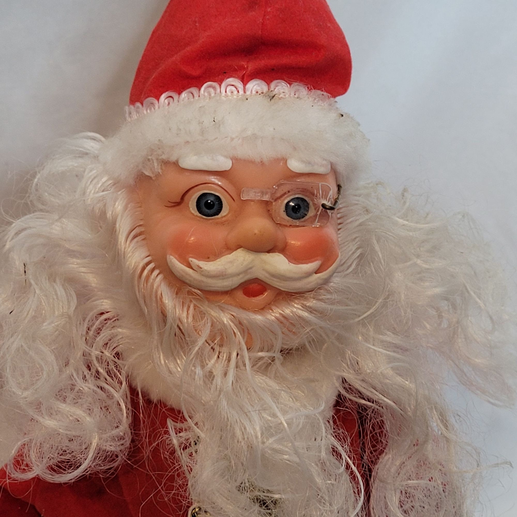 Vintage Santa Dances Plays Music Multiple Songs Battery Operated