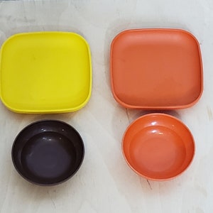 Vintage Tupperware Toys 2 borden 2 kommen 4 stuks oranje bruin geel plastic