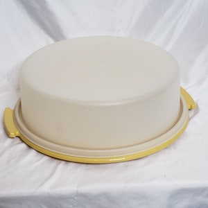 Vintage Tupperware Pie Taker Muted Harvest Yellow Gold 2 Pieces