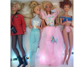 Vintage Barbie Lot 4 Puppen Star Trek Schmetterling Prinzessin Magic Moves TLC gespielt mit